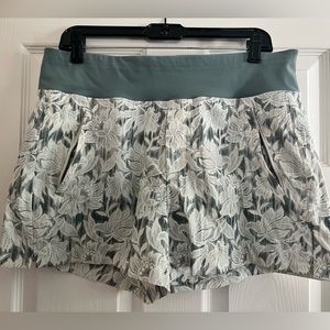 Athleta Trekkie North Short size 10